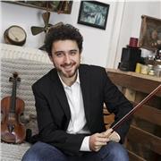 Diplômé du CNSM en violon et en pédagogie, je vous propose un accompagnement sur mesure, adapté à vos envies et à vos objectifs.